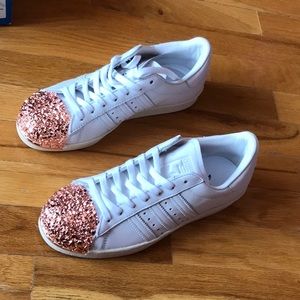 Adidas metal toe superstars